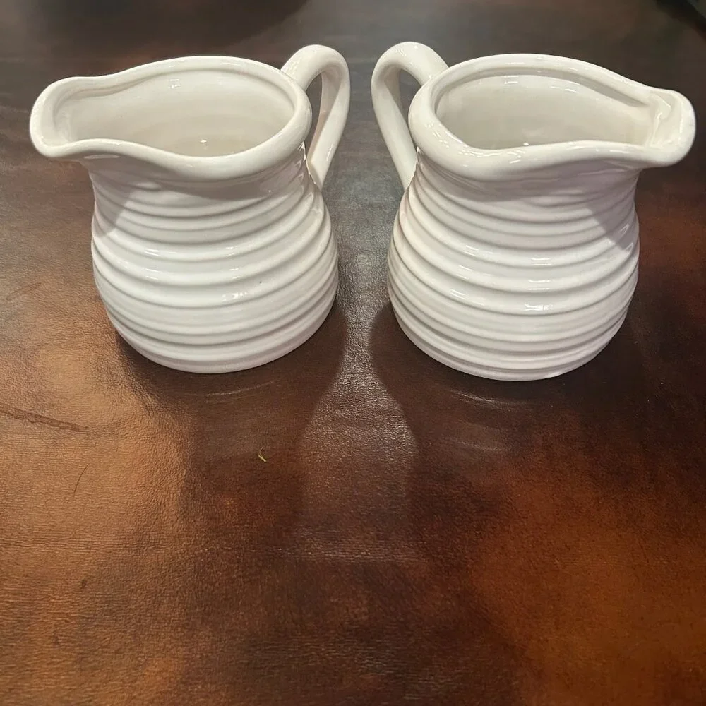 NWT Set of 2 White French Country Style Textured Creamers Jugs Pitchers - Picture 5 of 13